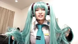 アニメの女の子が自分の性器で遊ぶ