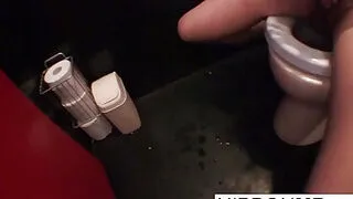 日本模特在公共厕所自慰