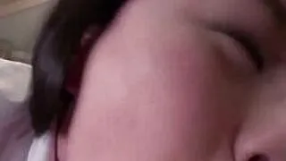Sevimli Asyalı Kızın Yoğun Parmaklama Sonrasında Tutkulu Oral Seks Deneyimi