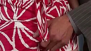 Wilde japanische MILF RiriSU Ayakas Muschi wird nach einem heißen asiatischen Blowjob durchgebohrt.