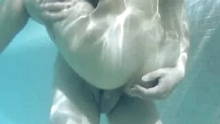 Скользкая азиатская нуру-милф