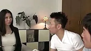 三人行 狂野亚洲辣妹巨乳诱惑两名男子享受粗暴性爱 口交