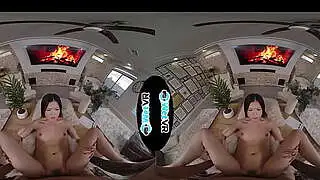 WETVR Kleinbusige Asiatin LuLu Chu reitet großen VR-Schwanz