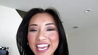 BANGBROS - 亚洲少女 Alina Li 被 Brannon Rhoades 狠狠地口交