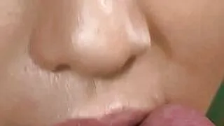 亚洲性感尤物泽木朱莉用双乳摩擦粗大的阴茎