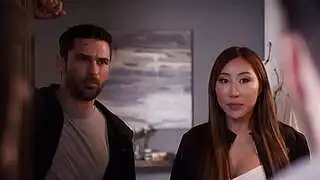 Der Hotelbesitzer vögelte die vollbusige asiatische Teenagerin Nicole Doshi, nachdem sie ihm einen perfekten Blowjob gegeben hatte.