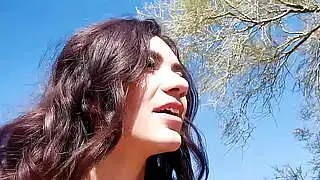 Sapıkça yürüyüşler ve ardından sert bir şekilde sikişen Asyalı genç Sawyer Cassidy, sert bir şekilde sikişildi.