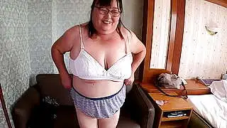 太った日本人ママが巨乳を見せつけ、セックス玩具を楽しむ。51歳のアジア人ママがセックス体験について語る。BBW MILF ユキコ 1 OSAKAPORN