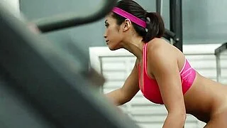 TheRealWorkout 丰满的亚洲健身宝贝紧致的阴道被操
