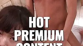 Japanerin Aya Saito lässt es in einer heißen Gruppensex-Szene mit mehreren Männern richtig krachen