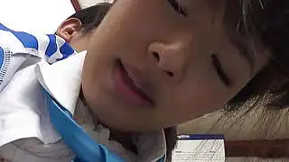 Die Japanerin Mayuka Momota hat im Büro Lust auf einen Schwanz und bekommt ihn unzensiert.