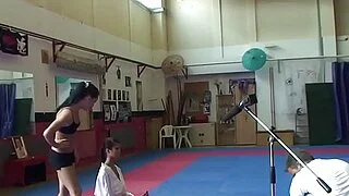Азиатка с большой грудью борется и лижет европейскую красотку.