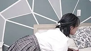 La adolescente china Stacy está teniendo relaciones sexuales apasionantes con su nuevo novio.