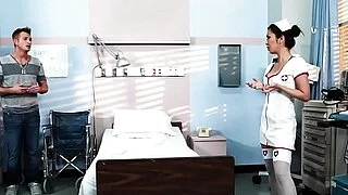 Brazzers - Doctor Adventures - Big in Japan 场景，由 Marica Hase 和 Bill Bailey 主演