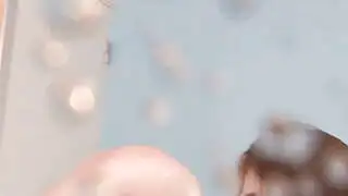 Nozomi Nishiyama aklını kaçırıyor ve iki erkeğe ateşli bir derin boğaz öpücüğü veriyor, ardından da sert bir şekilde ilişkiye giriyor - Bir kadının en muhteşem Asyalı XXX temsili!