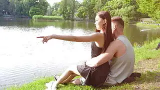 美しいアジア人女性とのデートはセックスで終わった