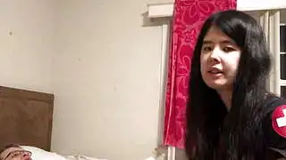 Alexandria Wu spielt die Hauptrolle in „Sexy Female Asian Doctor ER Call“.