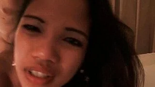 Asiatische Schönheit Crystel bläst einem Fremden einen.