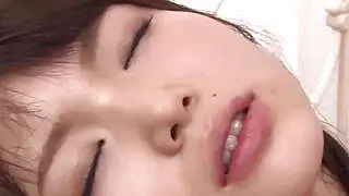 Geiler Old-School-Fick mit der leckeren Megumi Shino und ihrem Hengst. Das lüsterne Duo legt los - Asiatischer Porno vom Feinsten!