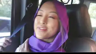 PervMuslim - 亚洲穆斯林女孩 Alexia Anders 在车里给她的男友口交